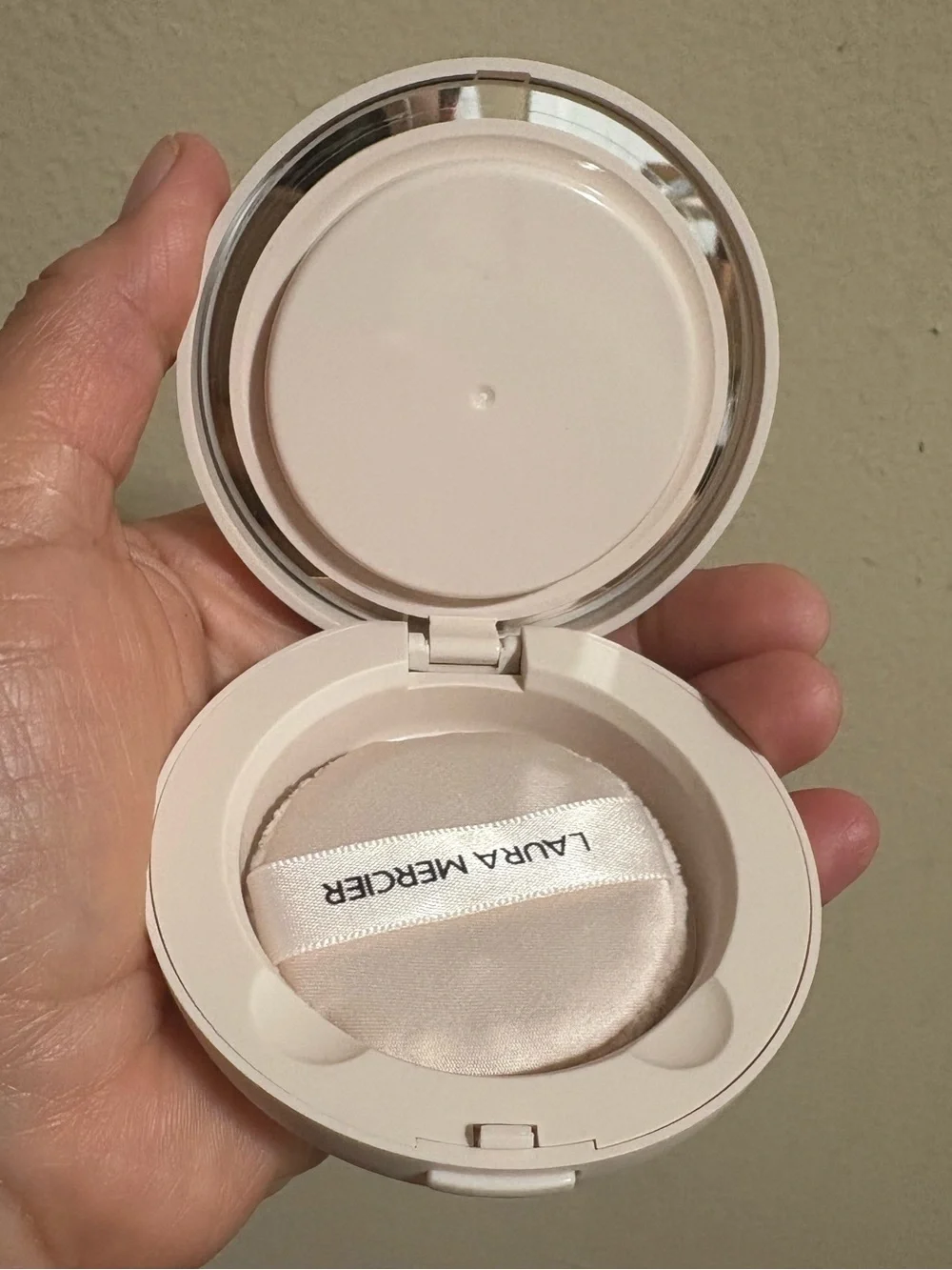 Laura Mercier Translucent Pressed Setting Powder -I used it once.